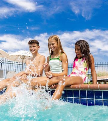 Kids splashing in pool